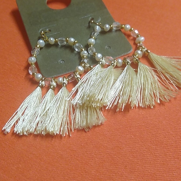 😻 3 For $15 Bead Hoop 5 Cream Tassel Dangles - Picture 4 of 4